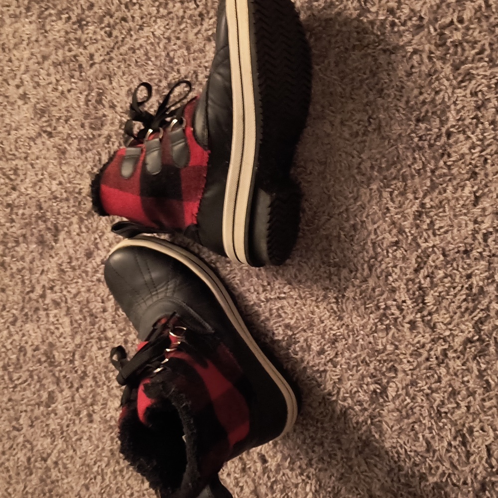 Madden girl boots red and black plaid